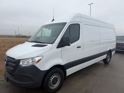 Used 2025 Mercedes-Benz Sprinter 2500 image 1