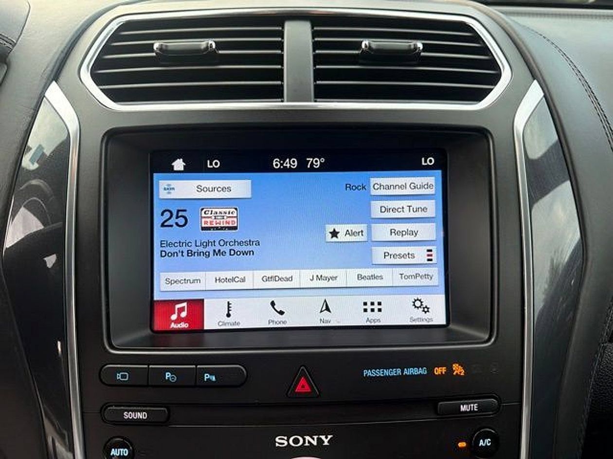 Used 2019 Ford Explorer Platinum AWD/4WD image 25