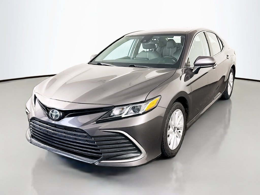 Used 2022 Toyota Camry LE FWD image 4