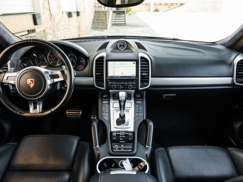 Used 2012 Porsche Cayenne Turbo AWD/4WD image 6