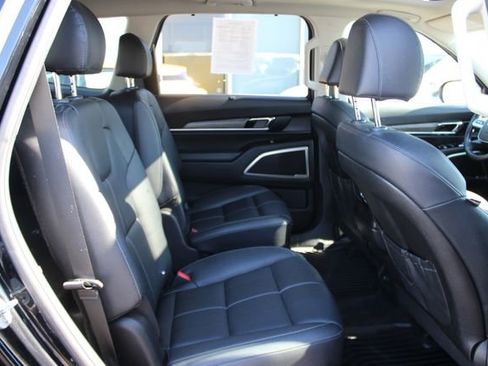 Used 2022 Kia Telluride EX w/ EX Premium Package image 32