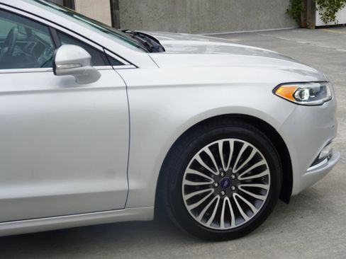 Used 2017 Ford Fusion SE image 35