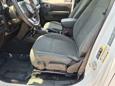 Used 2024 Jeep Wrangler Unlimited Sahara AWD/4WD image 13