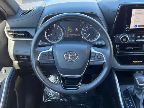 Used 2024 Toyota Highlander XSE image 23