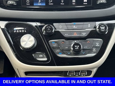 Used 2022 Chrysler Pacifica Touring-L FWD image 15