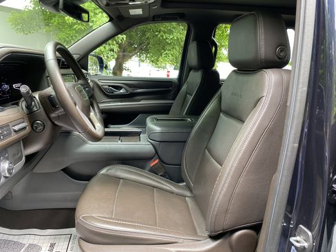Used 2023 GMC Yukon Denali RWD image 16