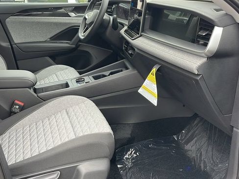 Certified 2025 Volkswagen Tiguan S FWD image 30