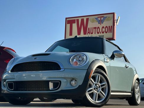 Used 2013 MINI Cooper S image 1