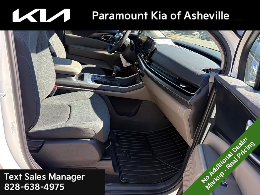 New 2027 Kia Carnival LX FWD image 18