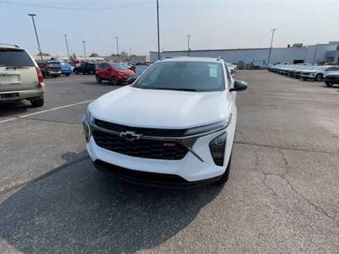 New 2025 Chevrolet Trax RS w/ Sunroof Package image 5