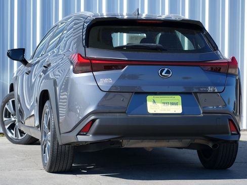 Used 2022 Lexus UX 200 image 4