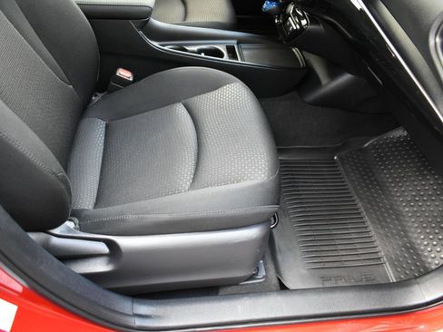 Used 2022 Toyota Prius LE image 32