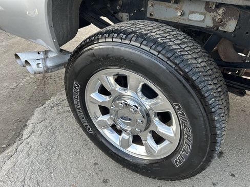 Used 2015 Ford F350 Lariat w/ Lariat Interior Package image 12