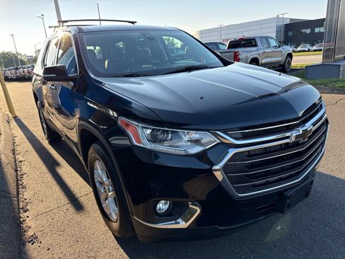 Used 2020 Chevrolet Traverse LT w/ Driver Confidence II Package AWD/4WD image 4