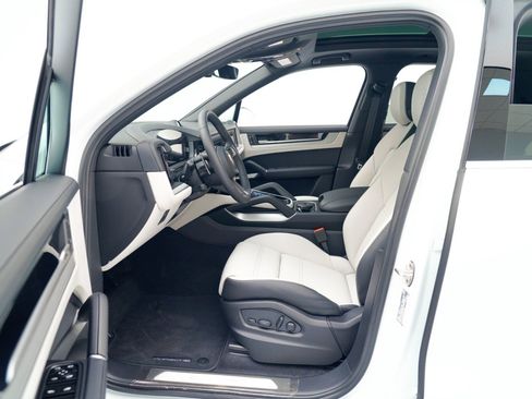 New 2026 Porsche Cayenne image 17