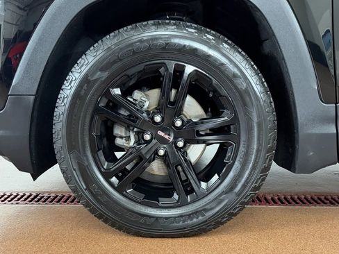 Used 2022 GMC Terrain AT4 w/ Infotainment Package II AWD/4WD image 8