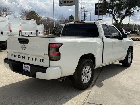 Used 2024 Nissan Frontier SV w/ Technology Package image 5