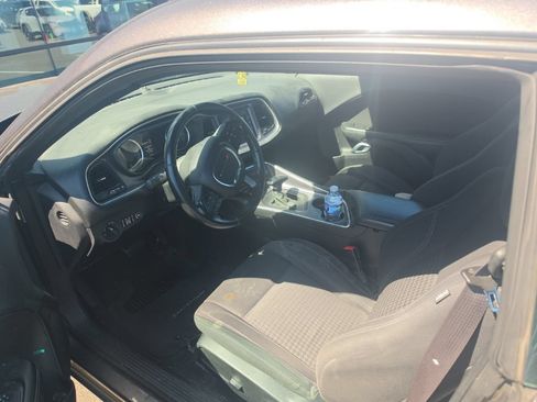 Used 2017 Dodge Challenger SXT RWD image 9