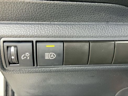 Used 2022 Toyota Corolla LE FWD image 30