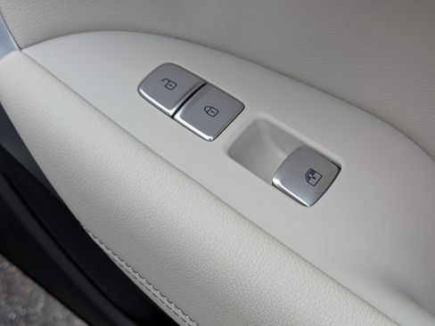 Used 2024 Genesis G70 2.5T RWD image 35