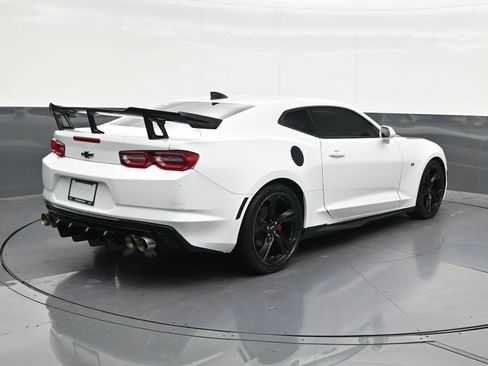 Used 2021 Chevrolet Camaro LT RWD image 5