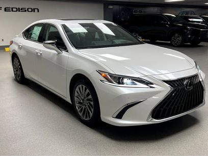 New 2025 Lexus ES 300h w/ Luxury Package