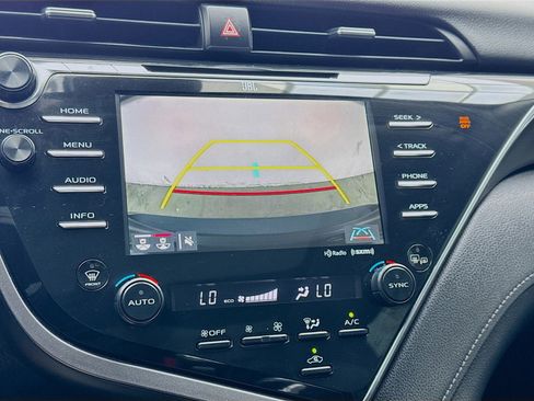 Used 2018 Toyota Camry XSE FWD image 10