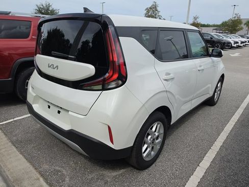 Certified 2025 Kia Soul LX w/ LX Technology Package FWD image 6