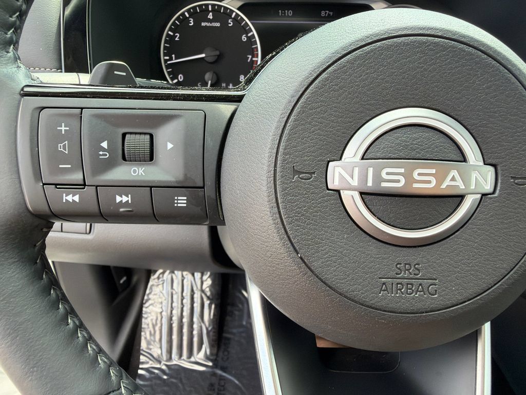 Used 2024 Nissan Pathfinder SL FWD image 25