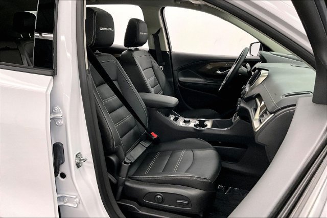 Used 2024 GMC Terrain Denali w/ Denali Premium Package AWD/4WD image 8