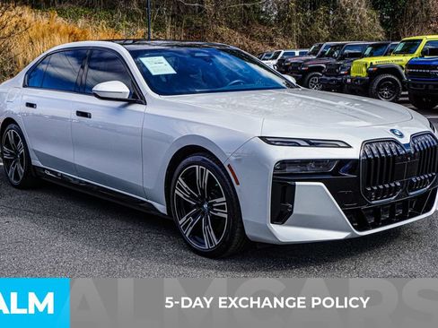 Used 2025 BMW i7 eDrive50 w/ M Sport Package RWD image 3