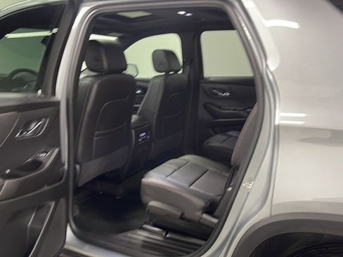 Used 2023 Chevrolet Traverse RS AWD/4WD image 16