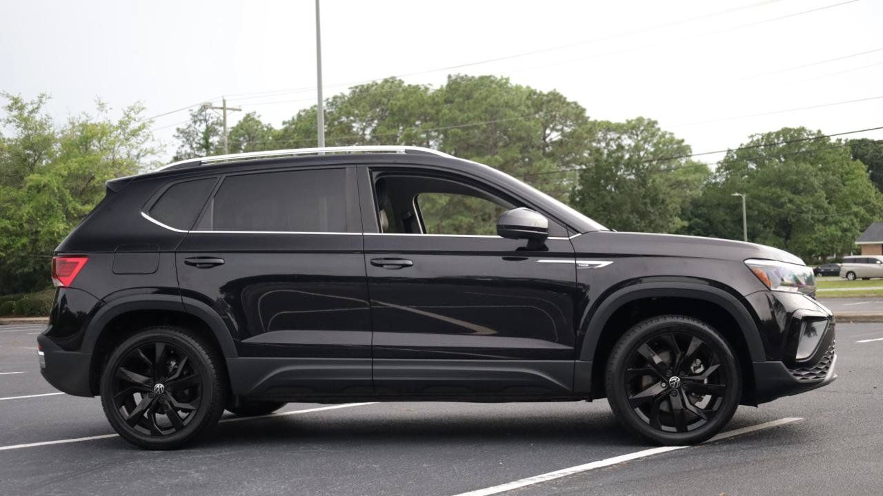 Used 2022 Volkswagen Taos SE FWD image 6