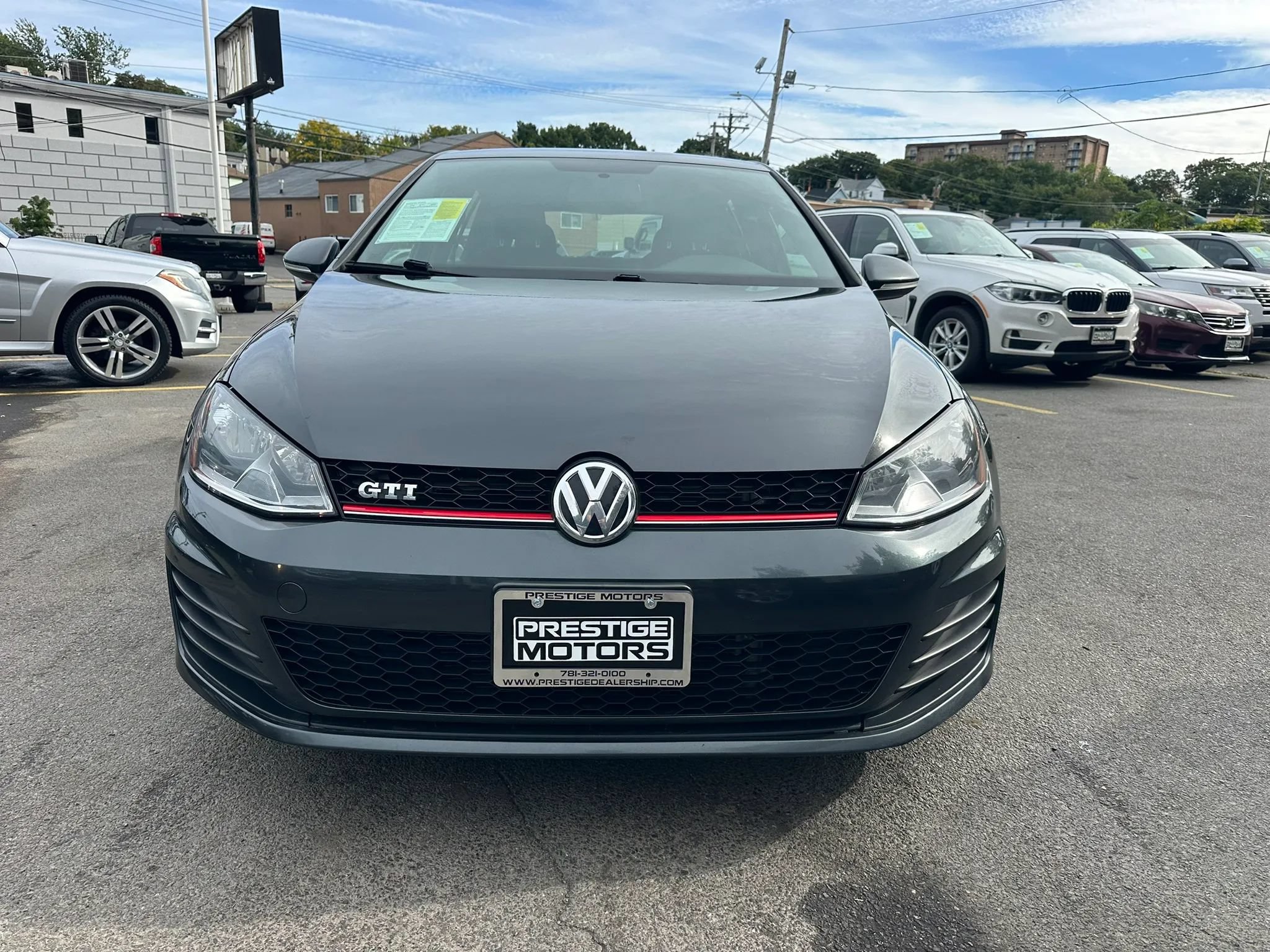 Used 2015 Volkswagen Golf 4-Door FWD image 2
