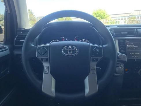 Used 2020 Toyota 4Runner SR5 AWD/4WD image 9