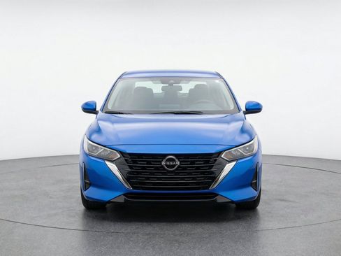 Used 2025 Nissan Sentra SV FWD image 2