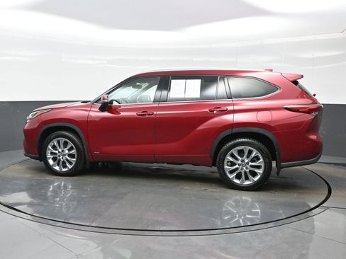 Used 2023 Toyota Highlander Limited image 3