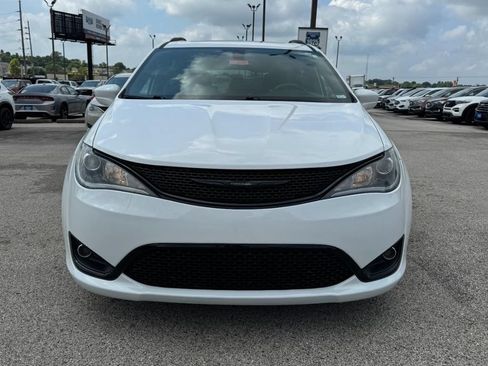 Used 2018 Chrysler Pacifica Touring-L Plus FWD image 9