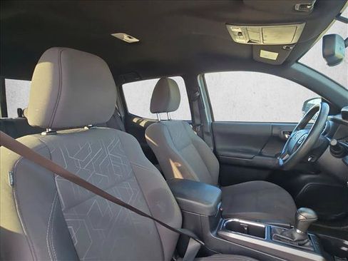 Used 2016 Toyota Tacoma TRD Sport w/ Towing Package RWD image 19