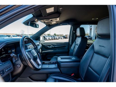 Used 2024 GMC Yukon XL Denali AWD/4WD image 11