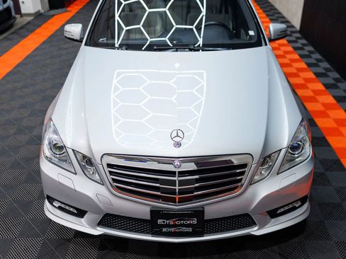 Used 2010 Mercedes-Benz E 550 4MATIC Sedan image 8