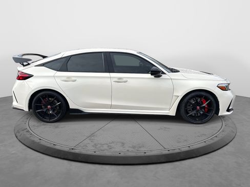 Used 2023 Honda Civic Type R image 9