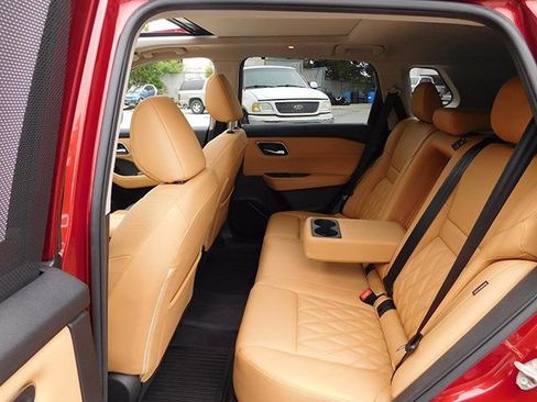 Used 2023 Nissan Rogue Platinum w/ Platinum Premium Package image 12