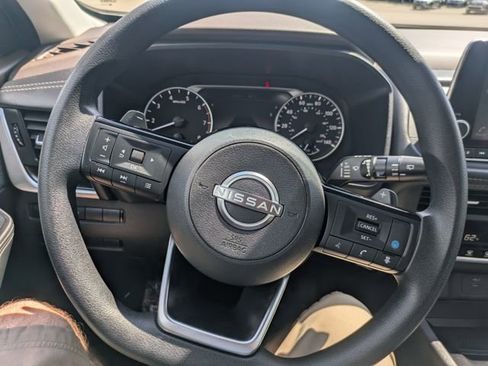 Used 2023 Nissan Rogue SV image 18