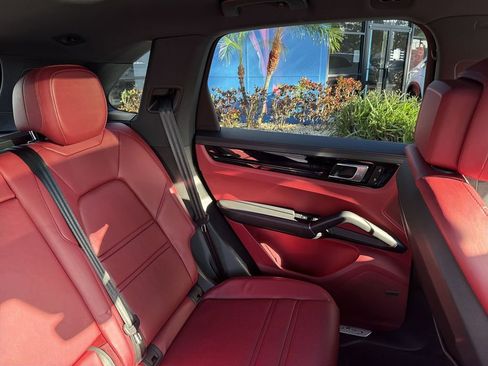 Used 2022 Porsche Cayenne image 13