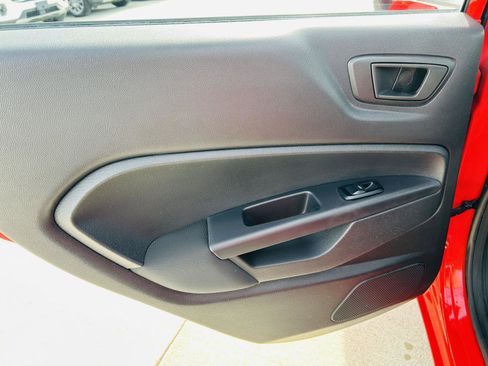 Used 2013 Ford Fiesta SE image 18