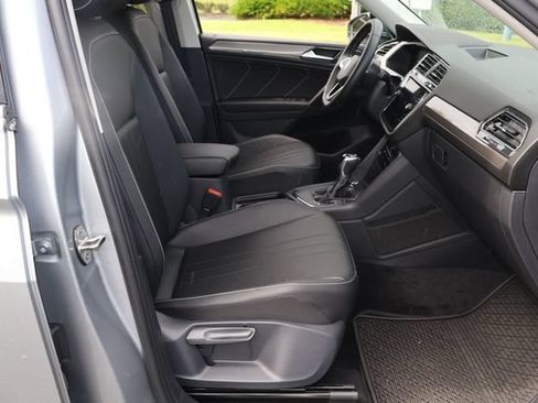Certified 2023 Volkswagen Tiguan SE w/ Panoramic Sunroof Package FWD image 21
