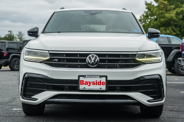 Used 2022 Volkswagen Tiguan SE R-Line AWD/4WD image 3