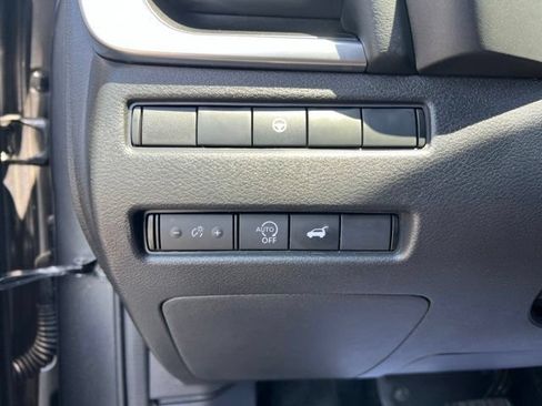 Used 2025 Nissan Rogue SV w/ SV Premium Package FWD image 10