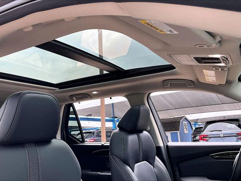 Certified 2025 Honda Pilot Touring image 14